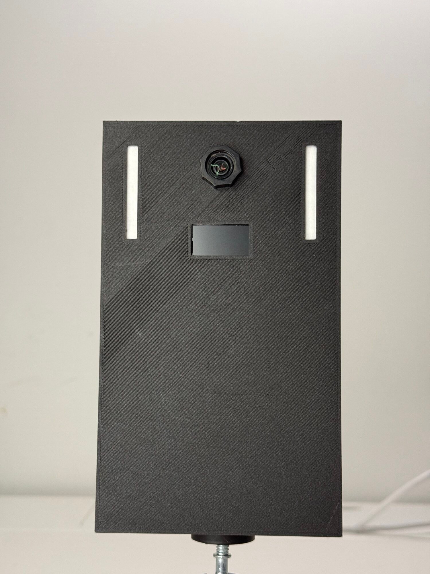 VisionBox front &mdash; camera, display and LED light bars